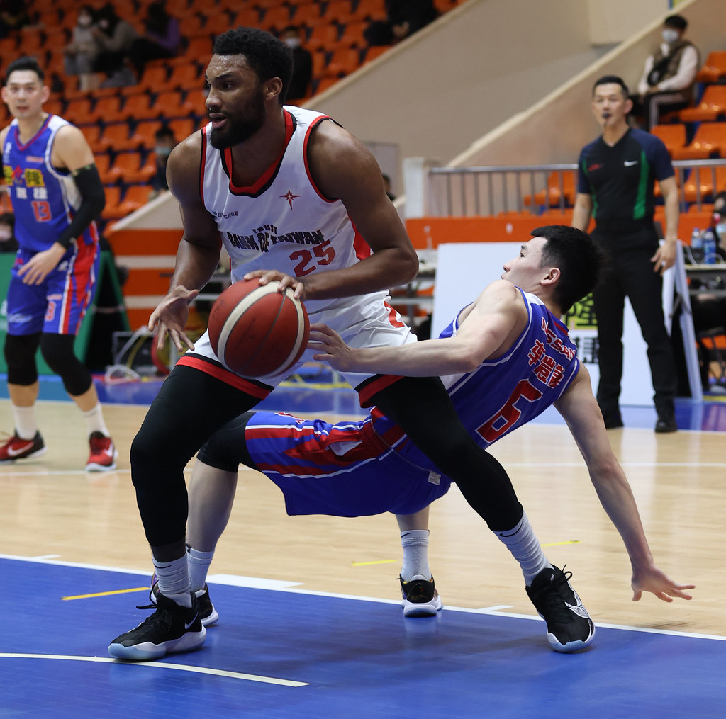 艾爾文生涯首大三元　台銀3連勝