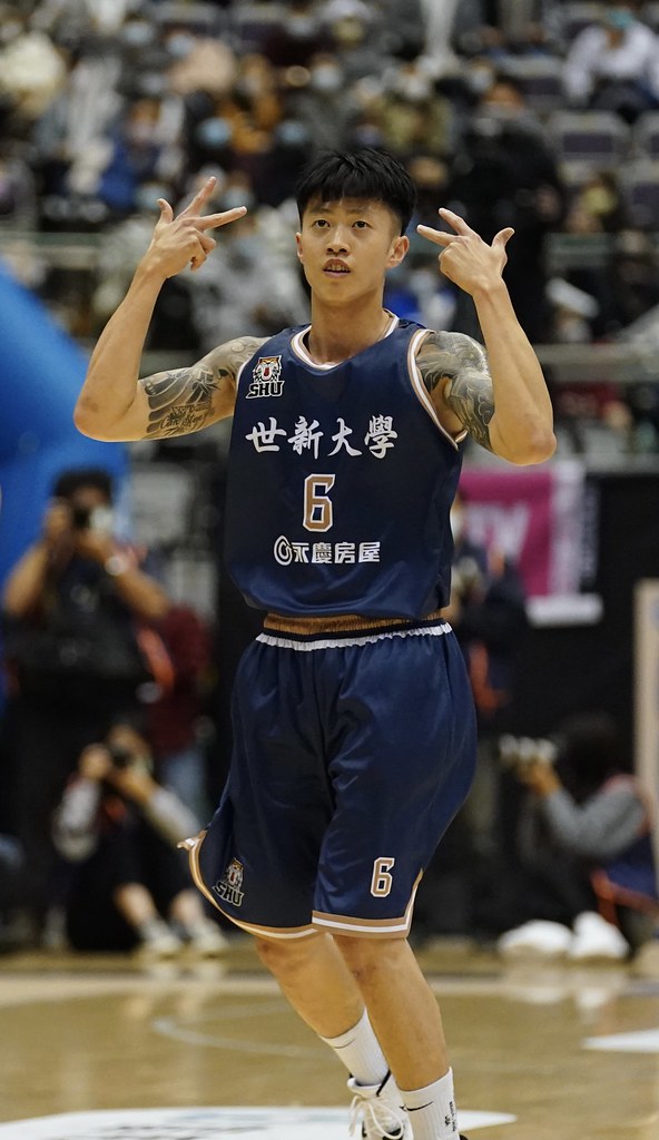 世新男籃亞軍　李威廷讚政大像職業隊