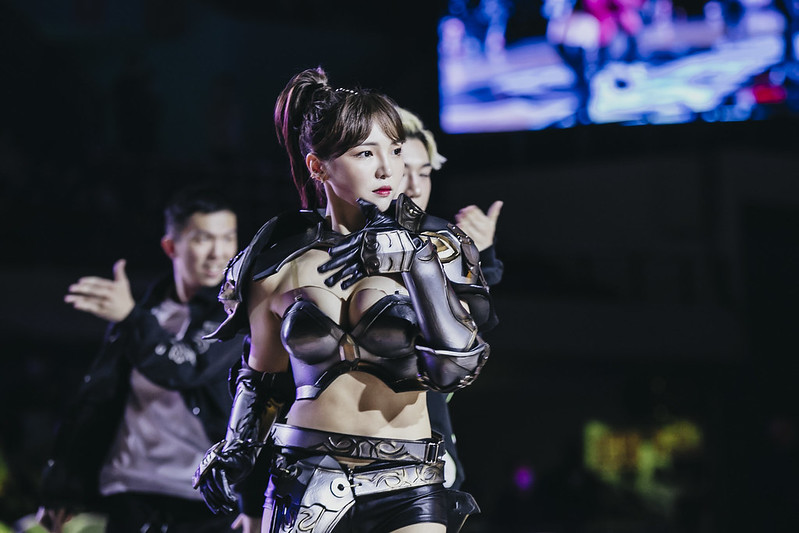 何美、小茉莉cosplay重裝上陣　攻城獅吸「金」破200萬