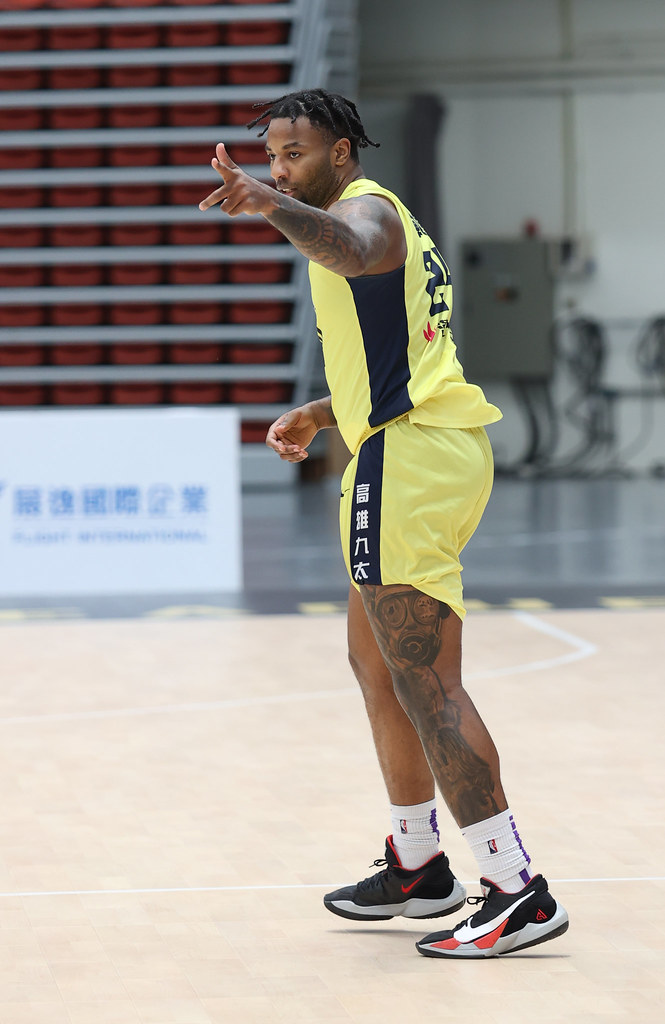 JC戰象轟40分　九太賞台啤4連敗