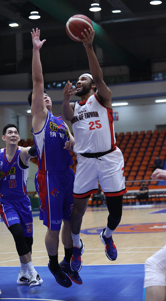 相隔逾15年　台銀再收季後賽勝利