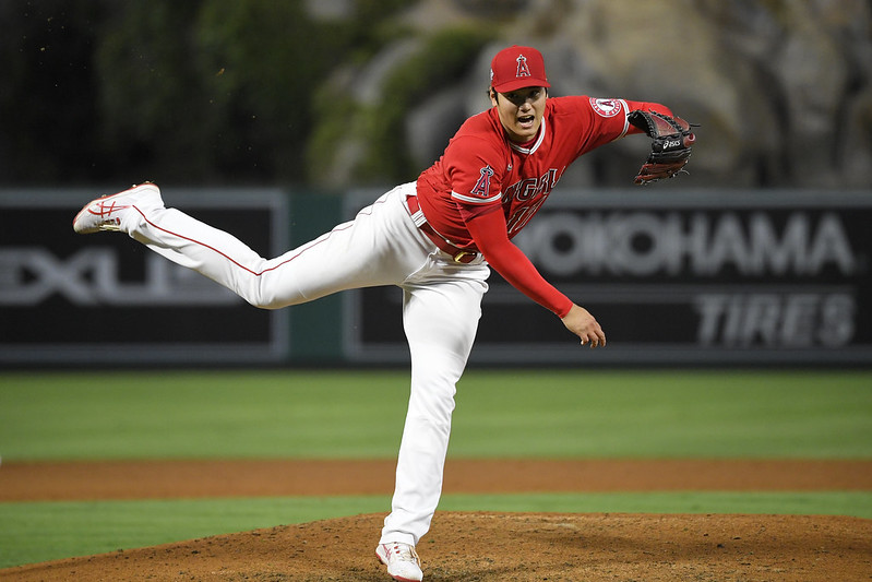 被大谷賣萌微笑融化　Canha挨球吻卻笑了