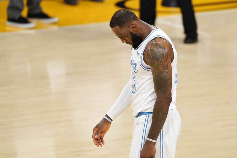太陽大勝湖人30分　LeBron：被痛宰了