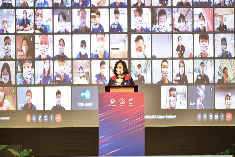 總統親蒞東奧授旗典禮　致贈20萬加菜金