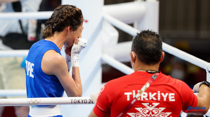 圈粉官方女綁手　黃筱雯連2次收「愛心」