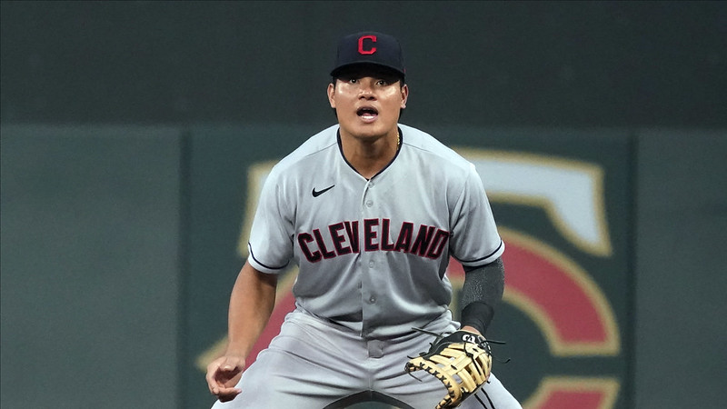 接大谷球失誤後　張育成美技挽救