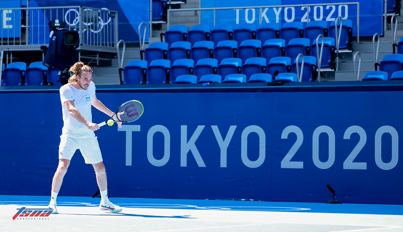 暫停8分鐘惹爭議　Tsitsipas：在場上換衣服不太好
