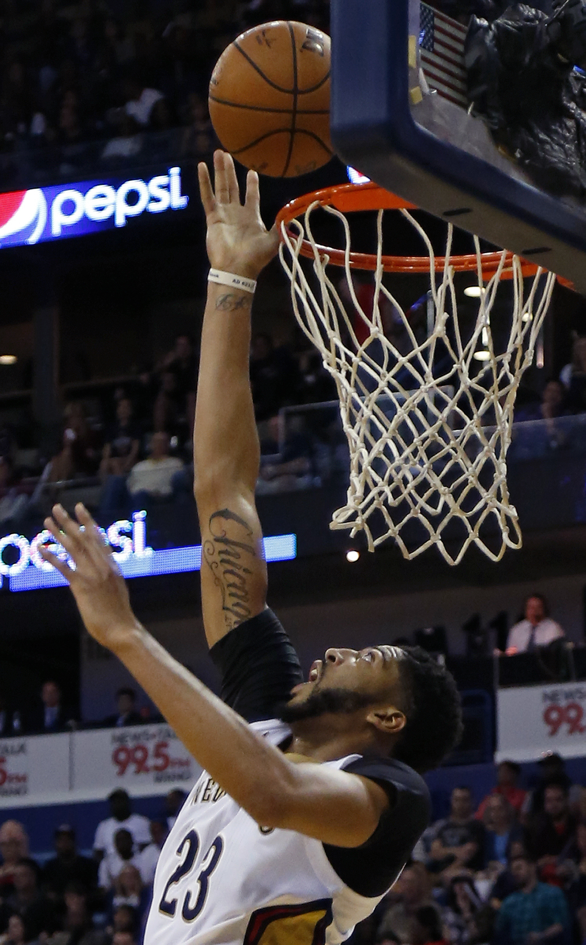 克服Davis勇猛表現　勇士摘本季首勝