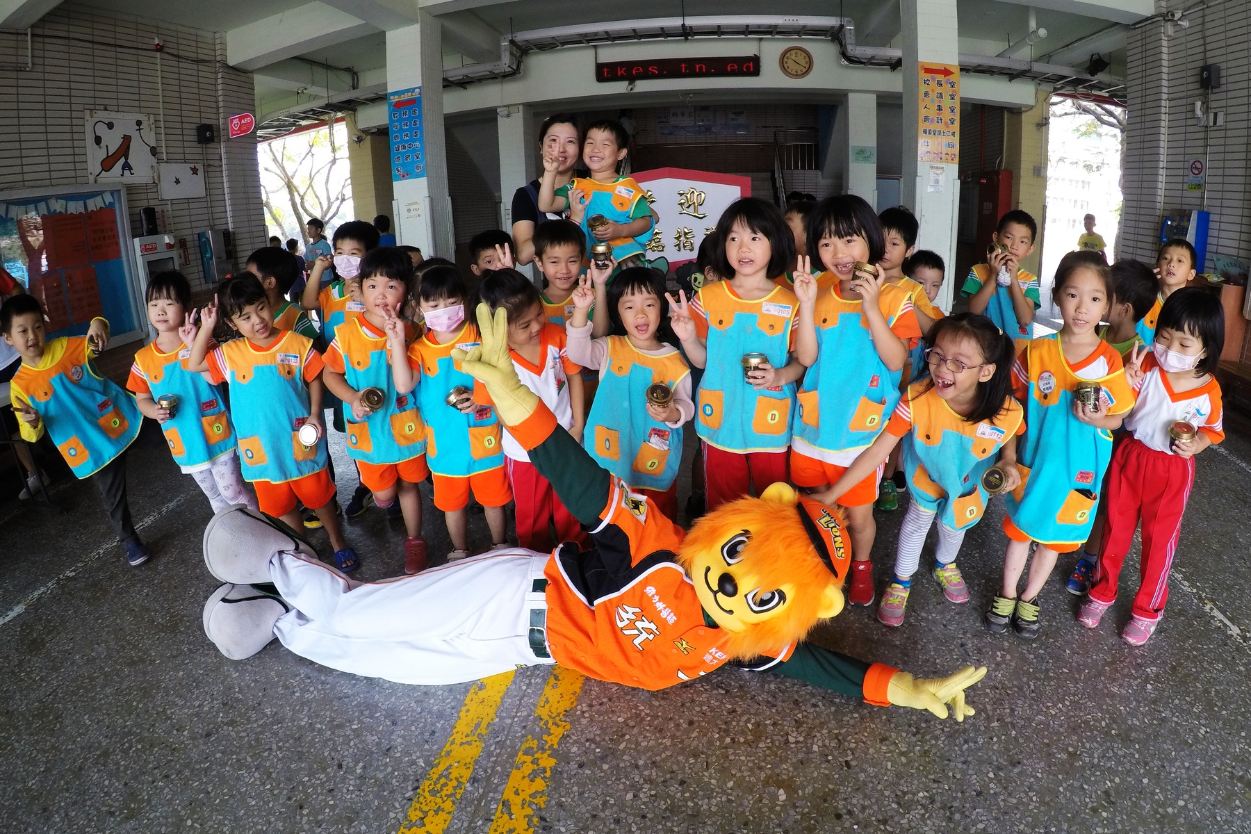 統一獅校園巡迴列車　萊恩展現超人氣魅力