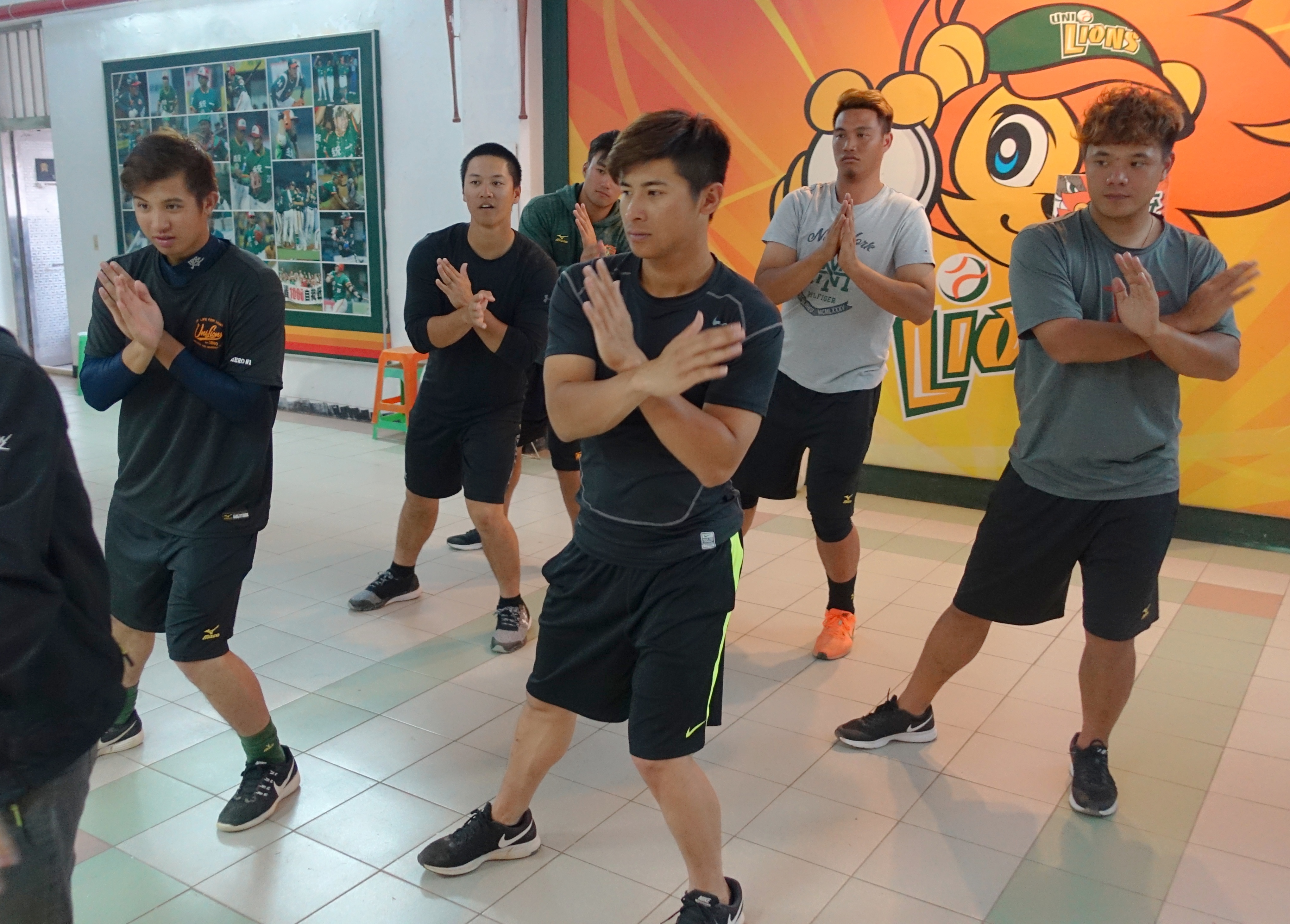 「萊辦桌」小獅群獻技　陳傑憲領軍跳戀舞