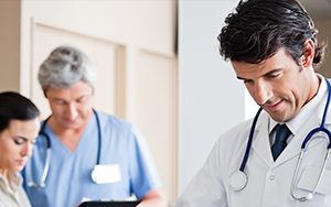 「為什麼吃完B群尿液會變黃？」「睡前吃B群會亢奮到睡不著？」 營養師告訴您