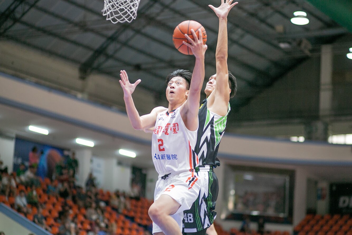 簡偉儒關鍵跳出　助璞園3分險勝