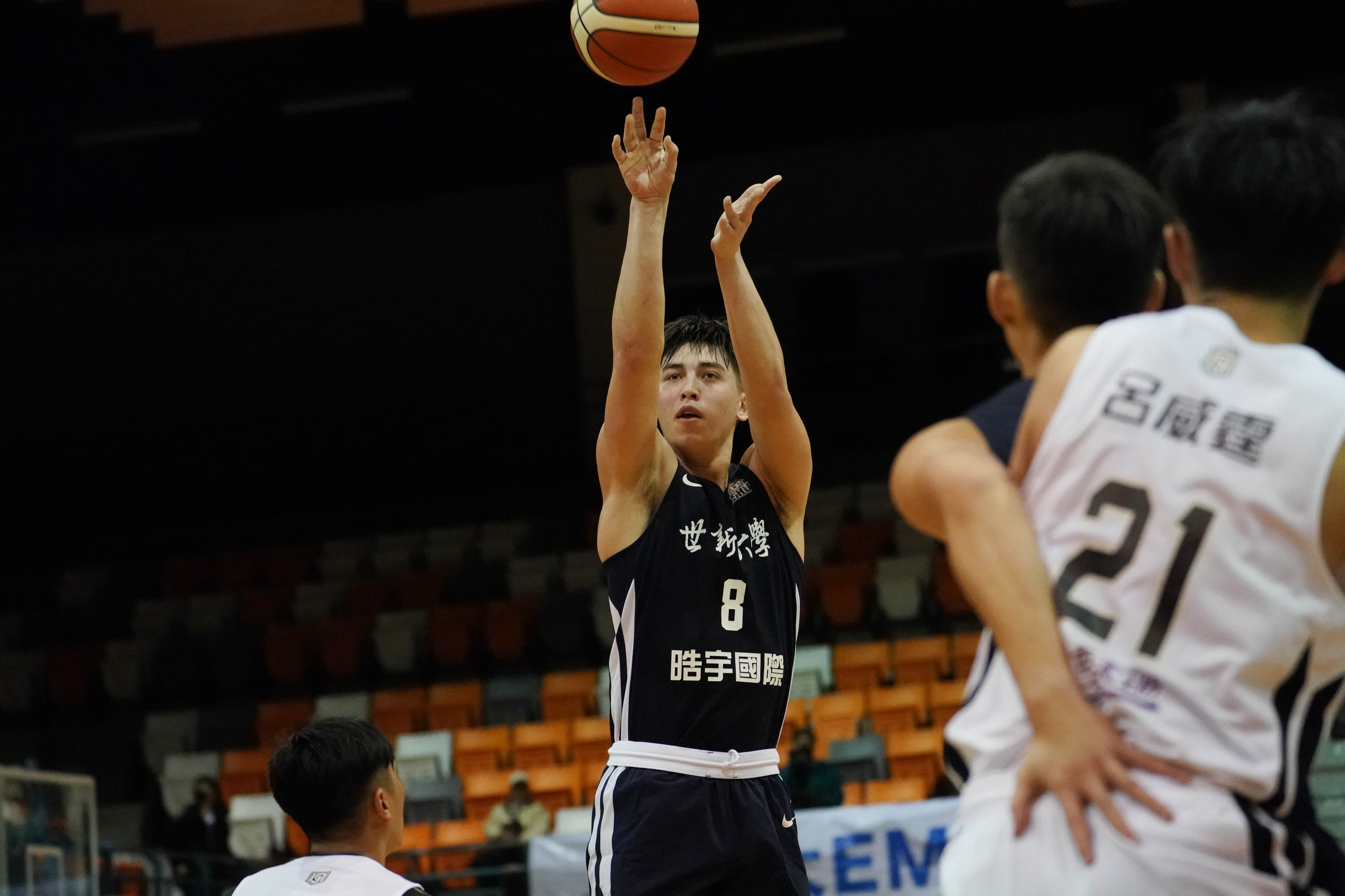 譚傑龍聖誕連假返台　披世新戰袍打UBA