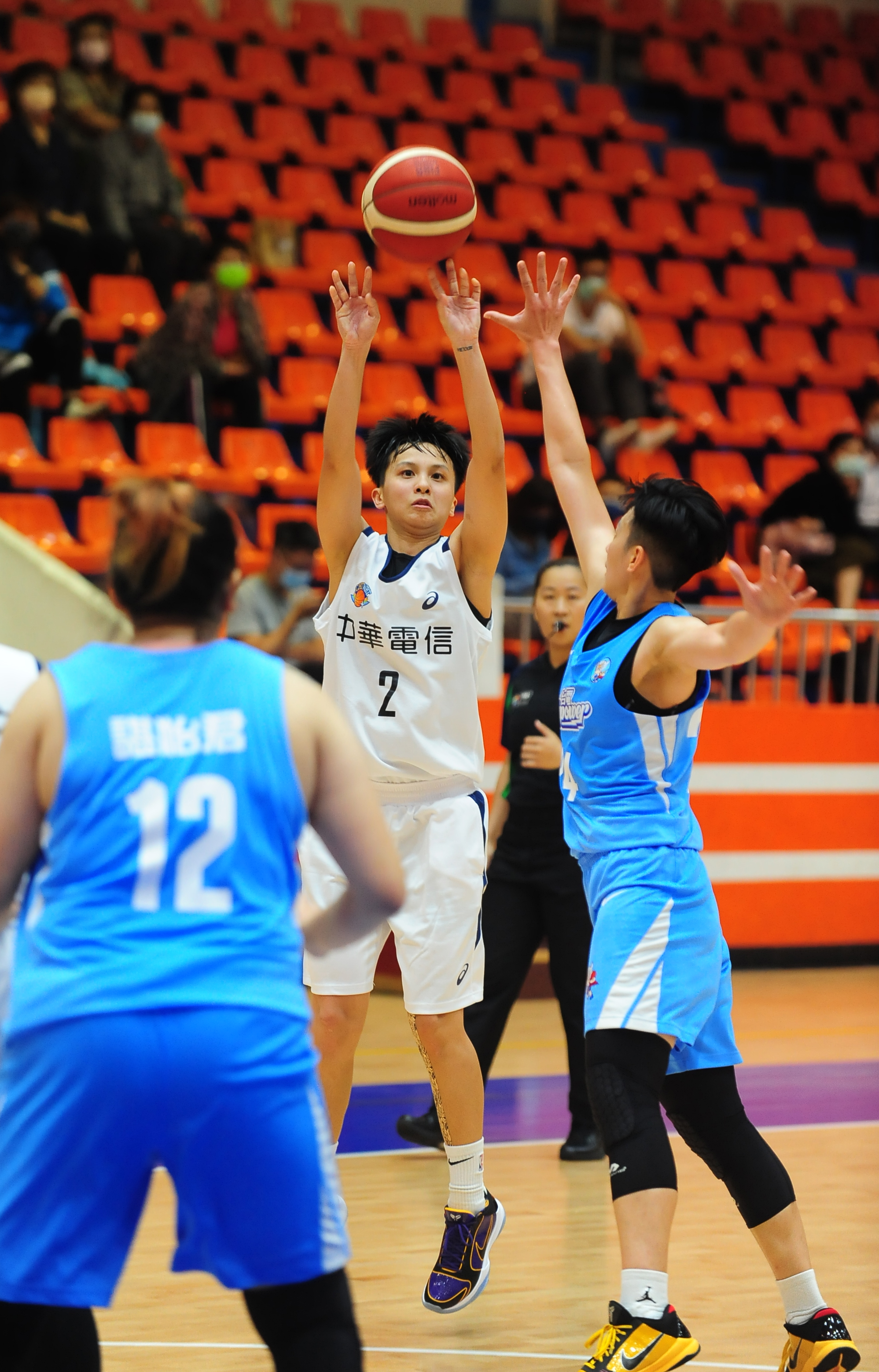 國泰開季2連勝　電信下半場逆襲開胡