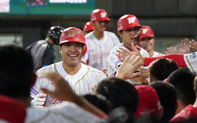 改判避免9下失6分被追平　桃猿曾總：棒球之神上了一課