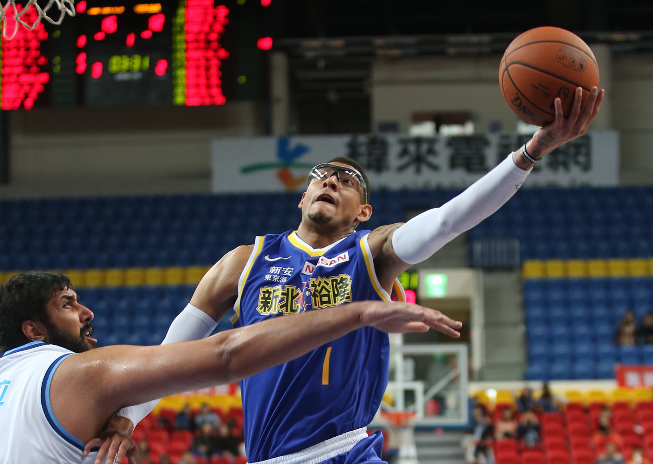 「勵志哥」暫時脫下球衣  Isaiah Austin 的第二人生