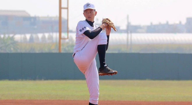 南英張梓軒鎖桃農　衛冕軍高苑扣倒麥寮