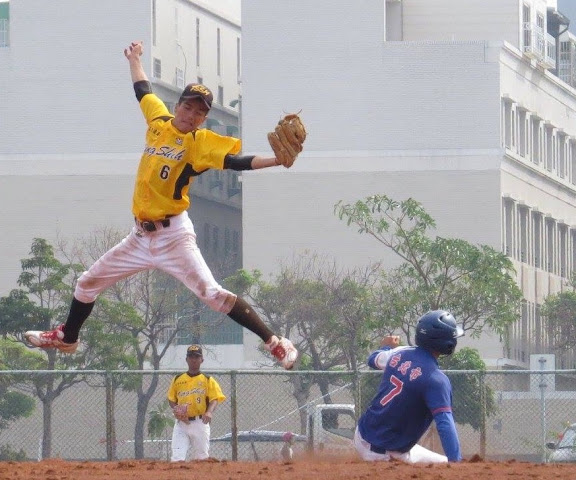 打出火藥味　東石不滿強恕大比分盜壘