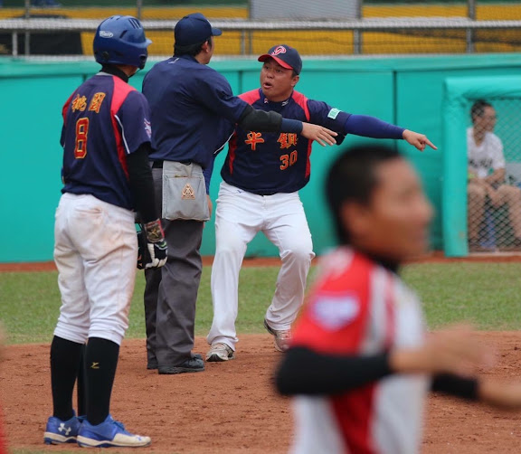 平鎮爆氣抗議　教頭吳柏宏遭驅逐出場