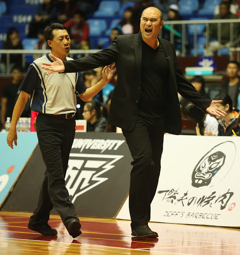 魏永泰哽咽眼眶紅　不排除請辭