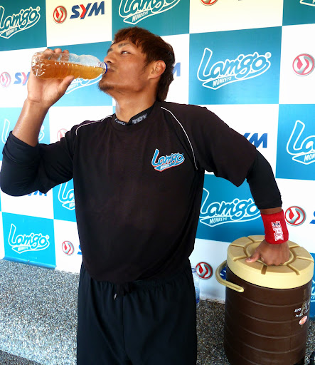 桃猿外野手告急　葉竹軒先發外野嚇到