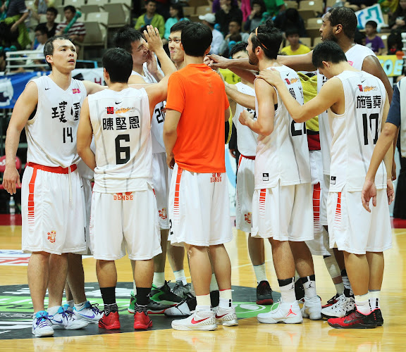 向許晉哲討教　麥班達有後盾