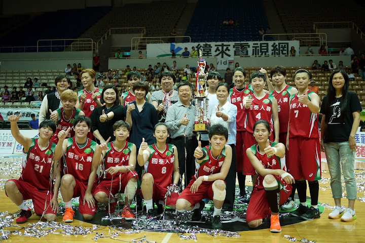 國泰6連霸　鄭慧芸淚眼告別球場