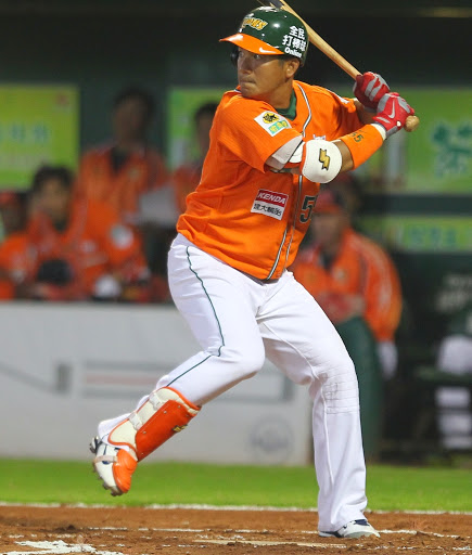 潘武雄、鄭鎧文開轟　統一本季台南首勝