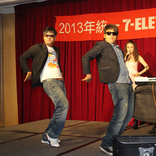 陳俊輝引退走歡樂風　選羅志祥載歌載舞