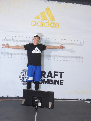 林書豪臂展205公分　讚弟弟是家中驕傲