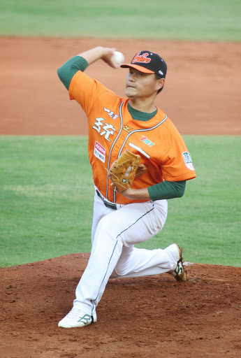 潘威倫隔303天再奪先發勝　統一5連勝