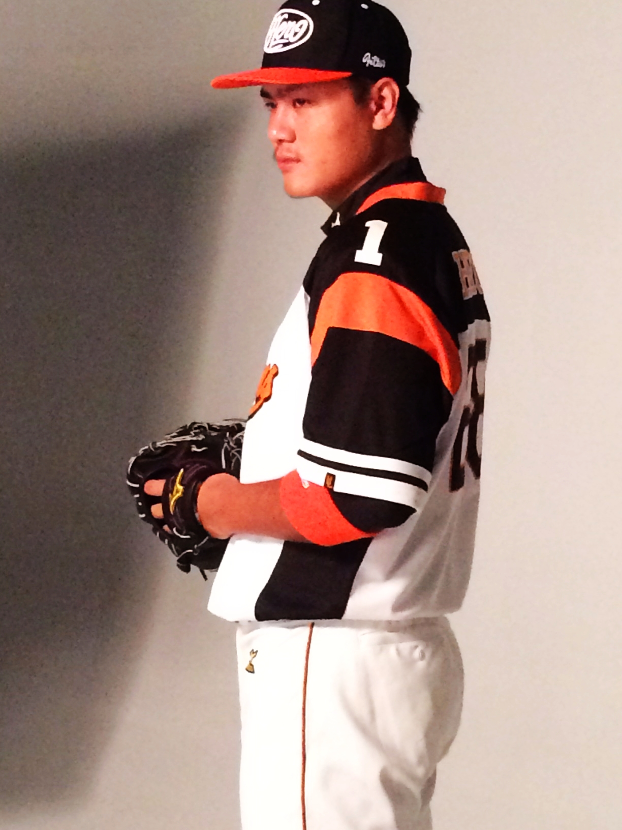 九月英雄主題日　郭總率球員拍攝宣傳照