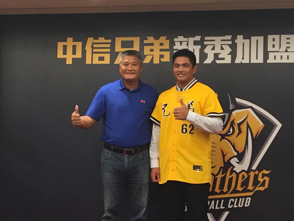 陳琥U18打擊最終戰　兄弟不讓他二刀流