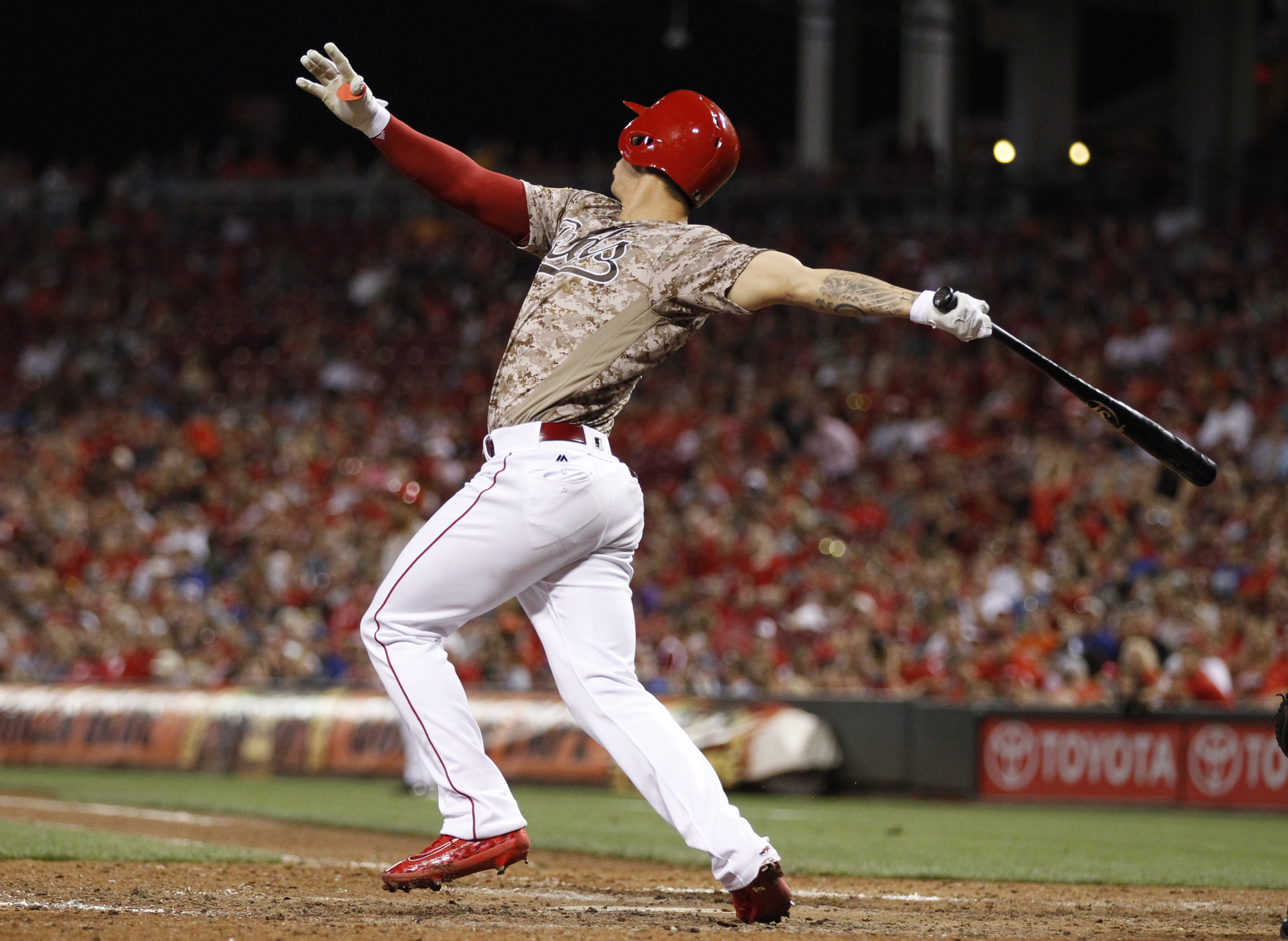 哀悼亡父　紅人後援投手敲生涯首轟