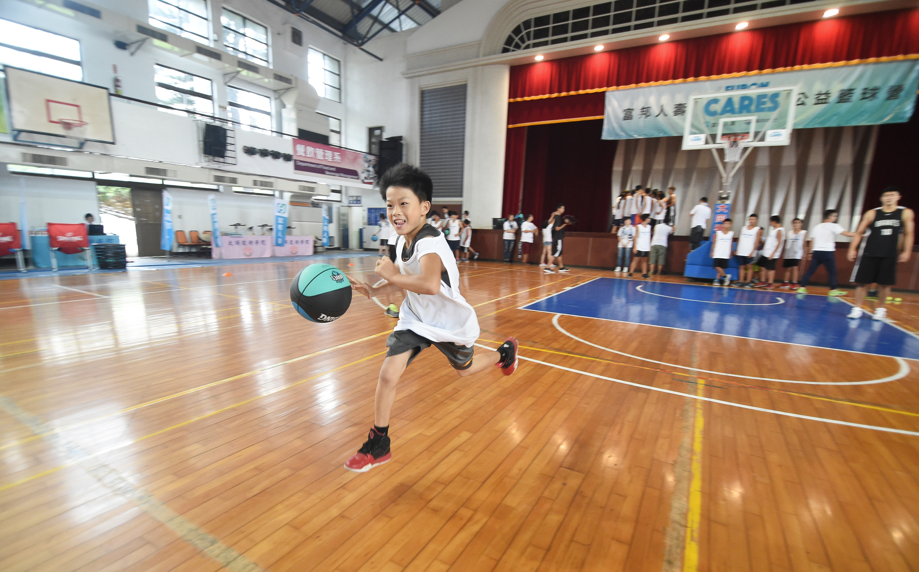 「勇士」下鄉　富邦公益籃球營孕育籃球種子