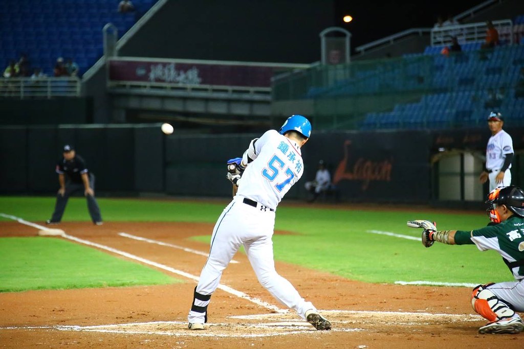 羅曼11勝躍升勝投王　鍾承祐3安首轟助陣