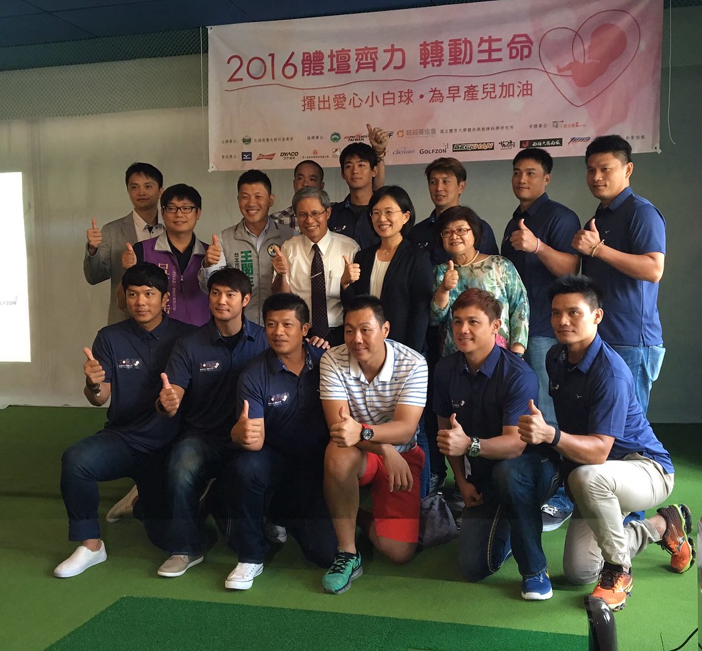馮勝賢關懷早產兒　號召球星揮桿做公益
