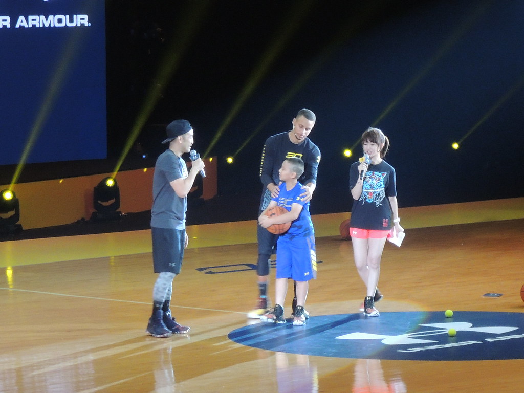 Curry台北秀神射　三分球一度連進16球