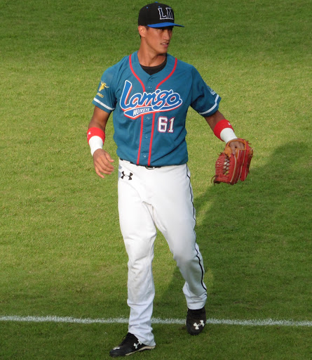 新人輩出　余德龍不被現實擊退