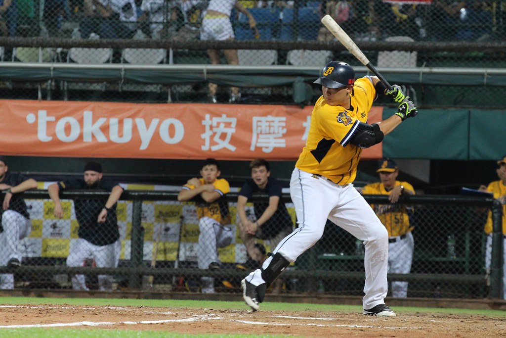 ​許基宏超前安　兄弟打擊戰連勝