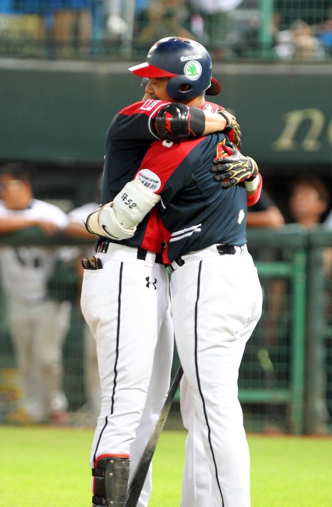 引退儀式致詞　鋒砲對球迷告白：我愛你們