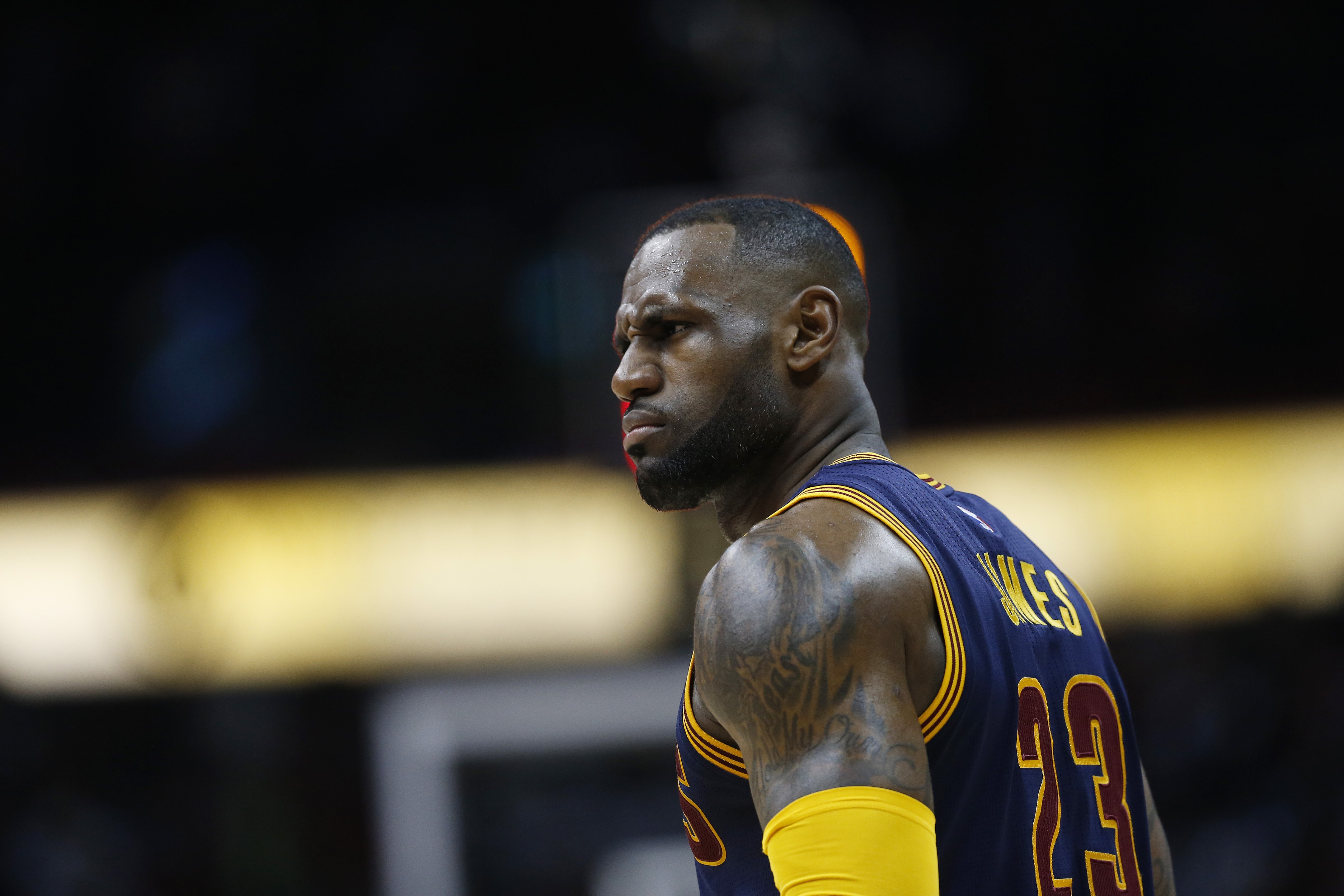 LeBron演奏國歌會起立　最擔憂子女安危