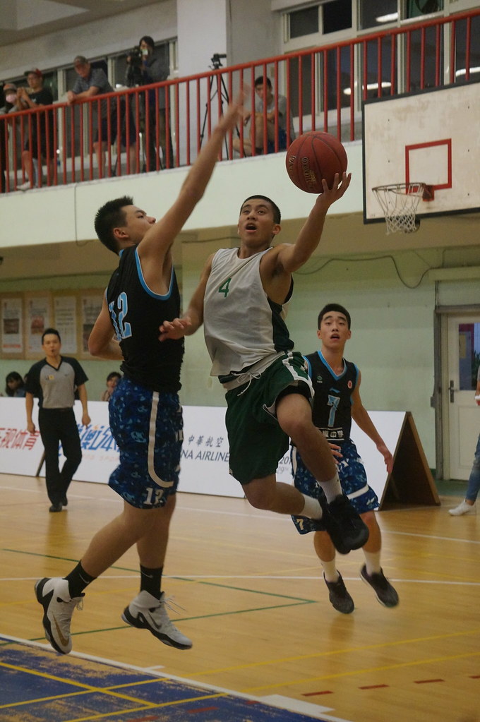 高國豪勤練英文　「逼自己多讀一下」