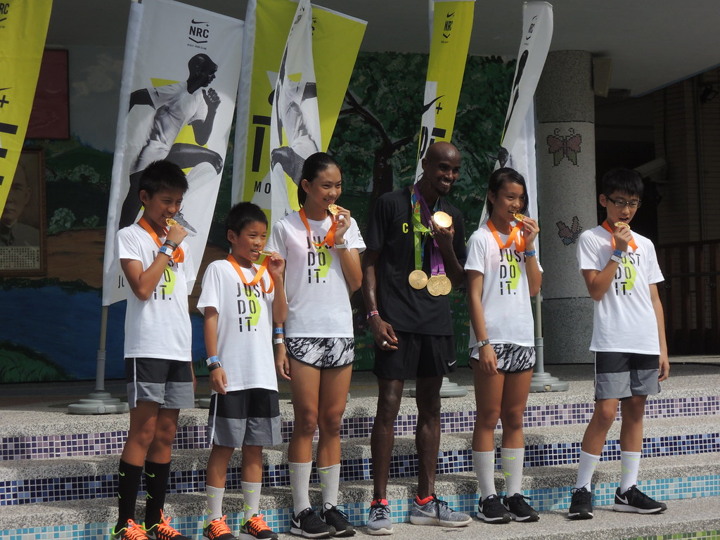 奧運4金名將Farah訪台　金牌任孩童摸