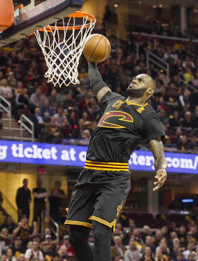 LeBron開幕戰大三元　騎士大破尼克