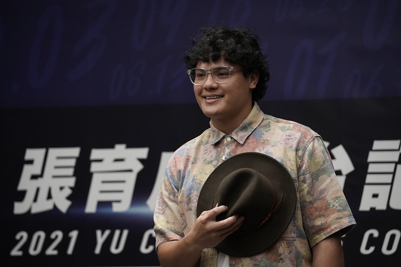 喜歡燙捲新髮型　張育成：年輕頭髮多