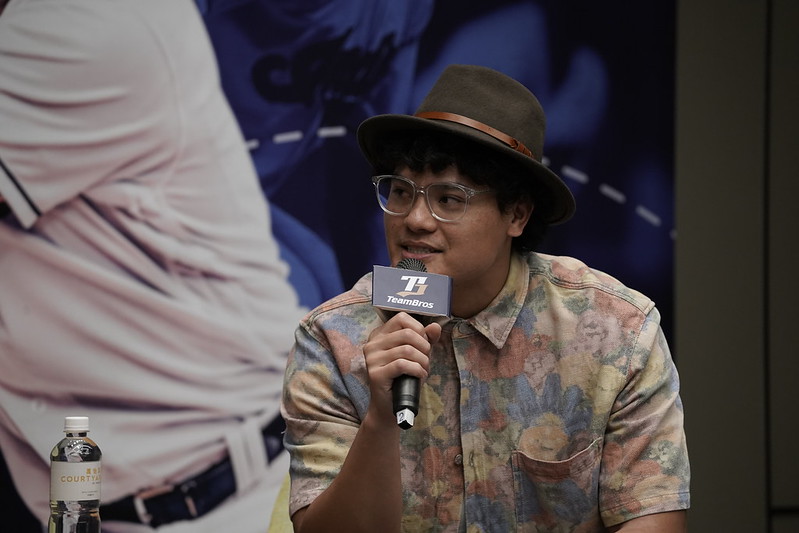與大谷翔平相視而笑　張育成燦笑：他好大隻