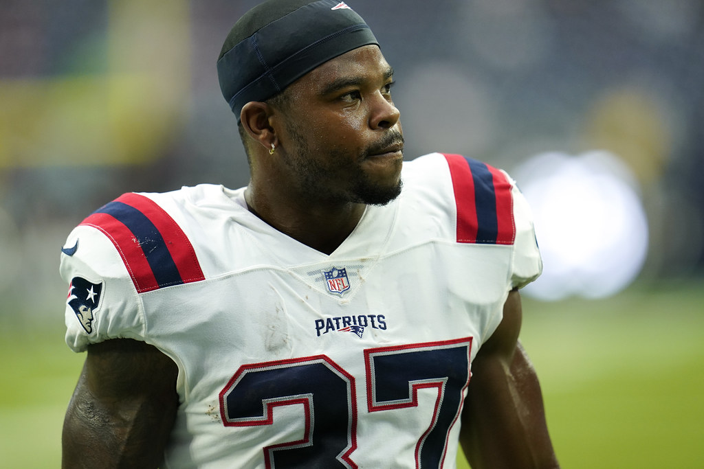 愛國者強攻地面　面對狂風仍力退比爾