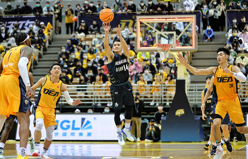 蔣淯安驚天絕殺　週末收視獨冠台籃