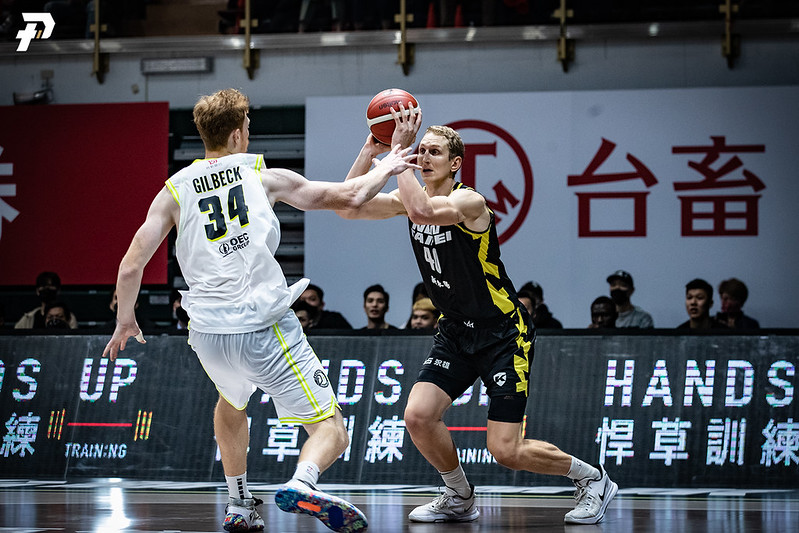 湯瑪士單場28籃板創紀錄　新北國王奪隊史首勝